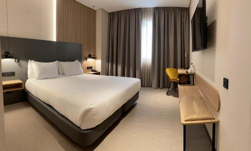 Habitación Doble con aparcamiento - 1 o 2 camas del hotel Silken Ciudad Gijon. Foto 2