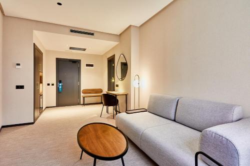 Suite Junior del hotel Silken Ciudad Gijon. Foto 8