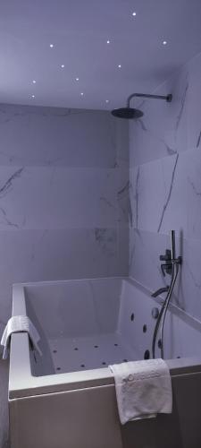 Suite Junior del hotel Silken Ciudad Gijon. Foto 11