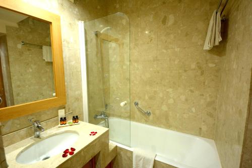 Habitación Doble - 2 camas del hotel Oasis & Spa. Foto 5