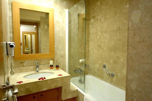 Habitación Doble - 2 camas del hotel Oasis & Spa. Foto 6