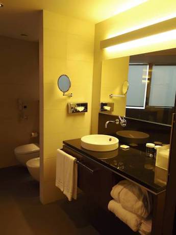 Habitación familiar del hotel Pestana Arena Barcelona. Foto 1