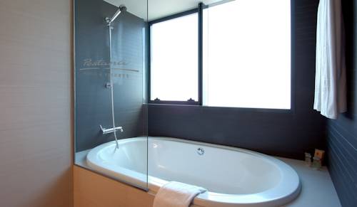 Habitación familiar del hotel Pestana Arena Barcelona. Foto 3