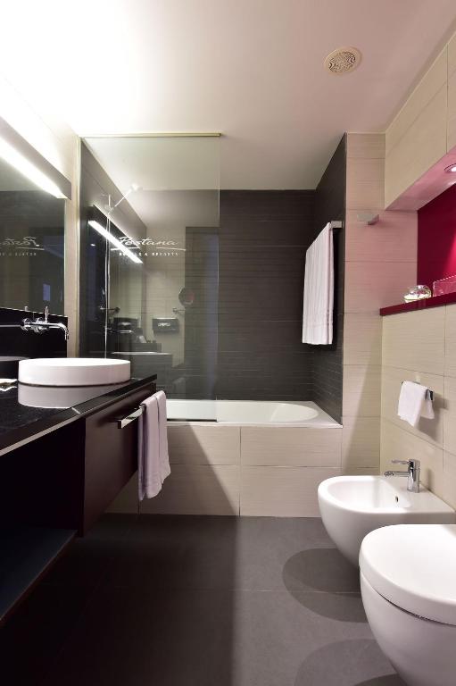 Habitación doble 2 camas del hotel Pestana Arena Barcelona. Foto 2