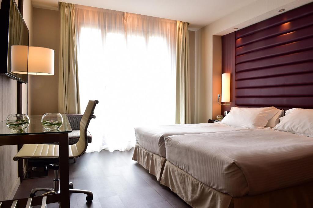 Habitación doble 2 camas del hotel Pestana Arena Barcelona. Foto 4