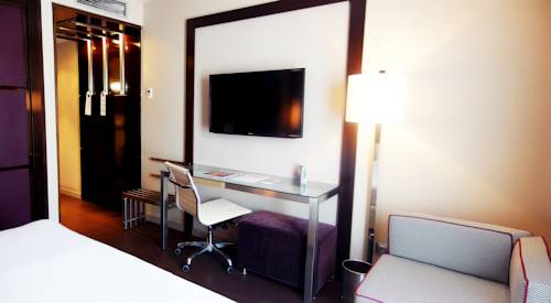 Habitación doble del hotel Pestana Arena Barcelona. Foto 3