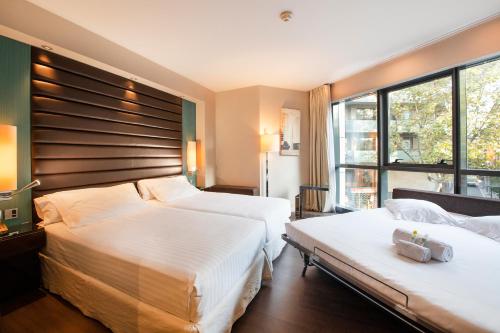 Habitación Familiar Superior del hotel Pestana Arena Barcelona. Foto 4
