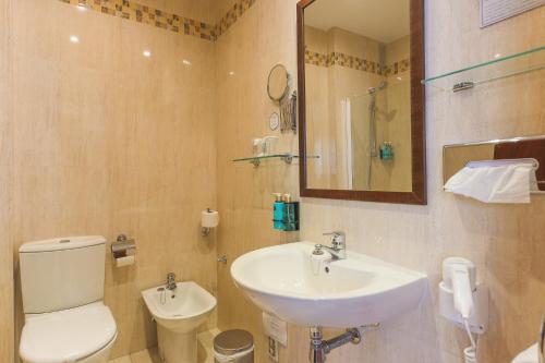 Habitación Doble Básica del hotel Sercotel Puerto de Santa María. Foto 2