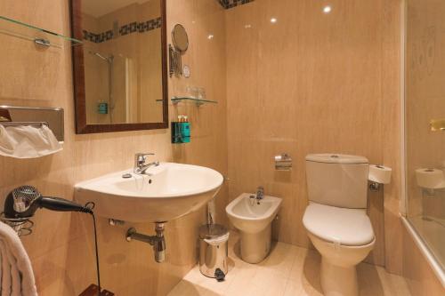 Habitación Doble Básica del hotel Sercotel Puerto de Santa María. Foto 3