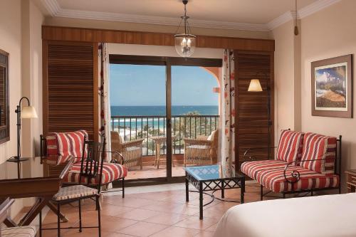 Habitación Doble Deluxe con vistas al mar del hotel Sheraton Fuerteventura Beach, Golf and Spa Resort. Foto 3