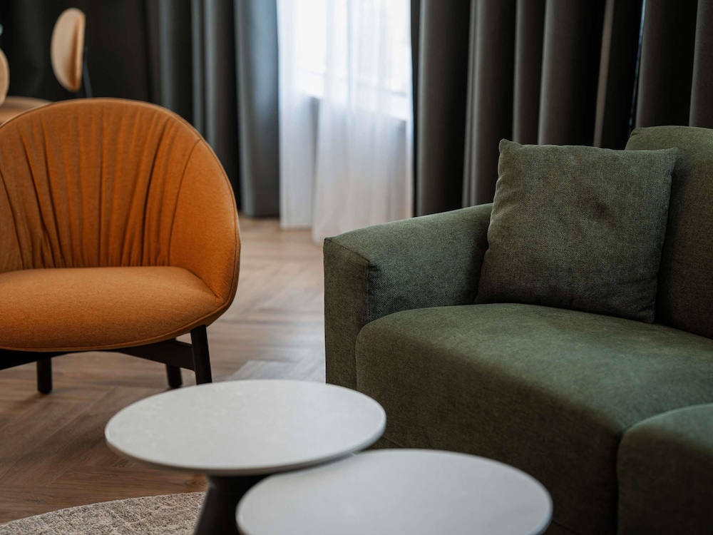 Suite Ejecutiva con 1 Cama King Size y Sofá del hotel Mercure Sofia City. Foto 1