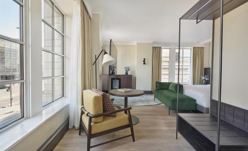 Suite con vistas a la calle del hotel Hyatt Regency London Blackfriars. Foto 6