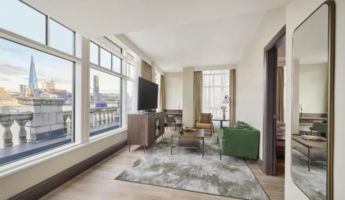 Suite Executive con vistas a la ciudad del hotel Hyatt Regency London Blackfriars. Foto 3