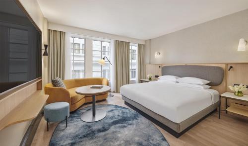 Habitación Deluxe con cama extragrande del hotel Hyatt Regency London Blackfriars. Foto 1