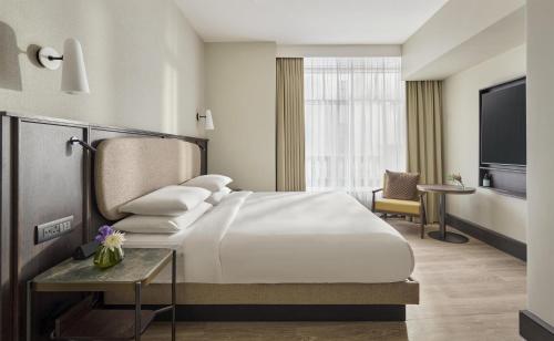 Suite Executive con vistas a la ciudad del hotel Hyatt Regency London Blackfriars. Foto 2