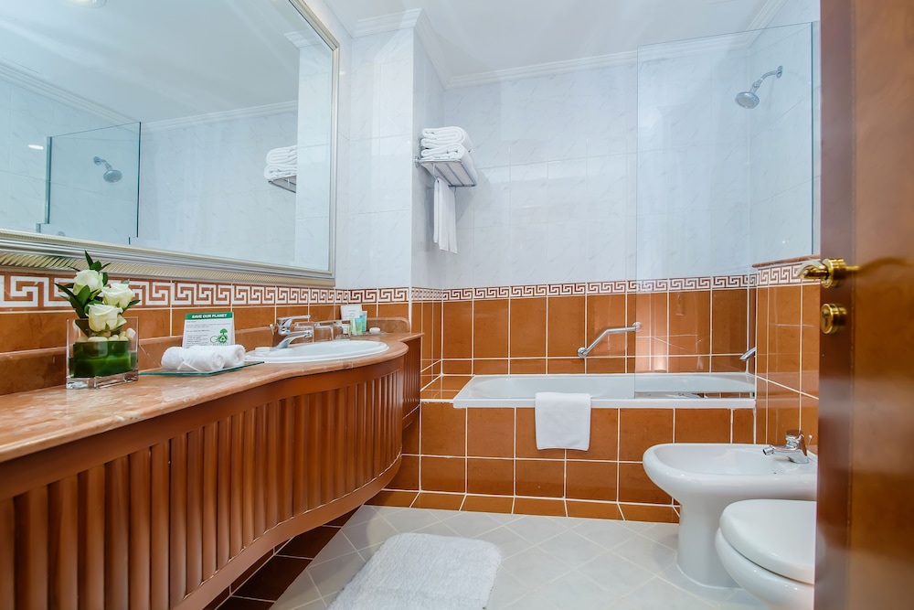 Habitación Deluxe del hotel Grand Excelsior Bur Dubai. Foto 4