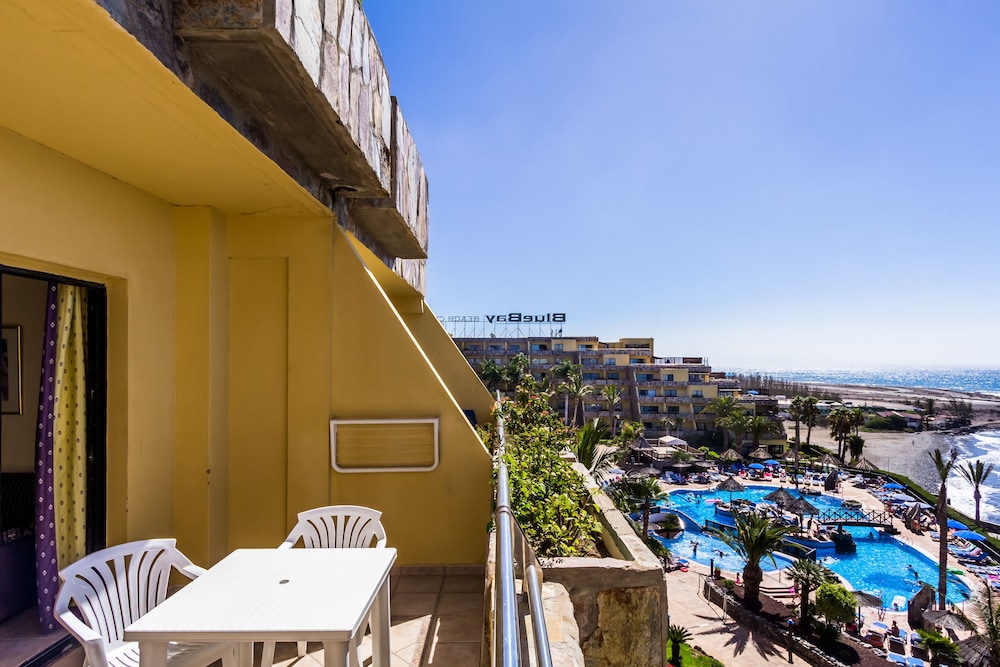 Apartamento Vista Mar Balcón o Terraza Superior 1 habitación Sofá Cama incluido 2 Camas individuales kitchenette Normal del hotel Bluebay Beach Club. Foto 4