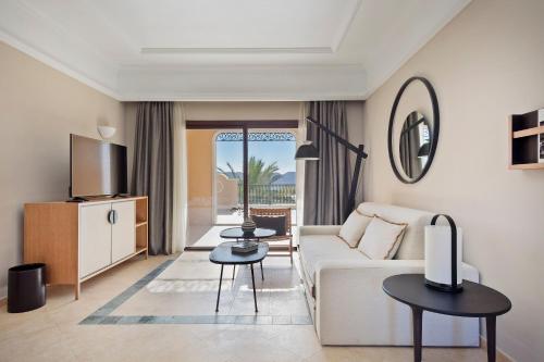 Suite 1 habitación The Level Grand del hotel Melia Villaitana. Foto 1