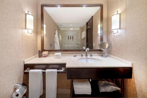 Suite Carioca más amplia con vistas al mar y acceso al club lounge del hotel Sheraton Grand Rio and Resort. Foto 4