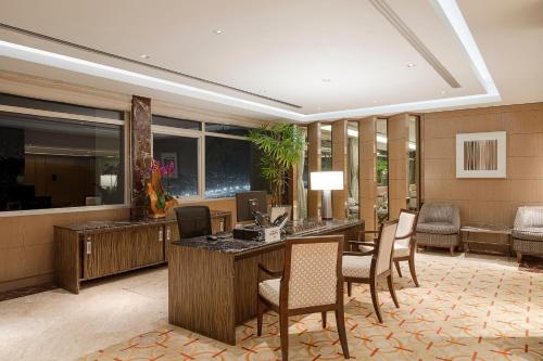 Suite Carioca más amplia con vistas al mar y acceso al club lounge del hotel Sheraton Grand Rio and Resort. Foto 9
