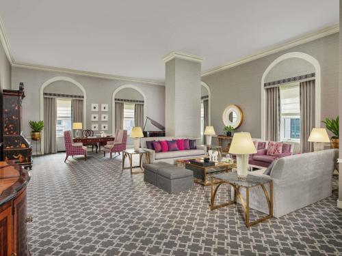 Suite Presidencial Olympic con 1 cama extragrande y 2 baños del hotel Fairmont Olympic. Foto 2