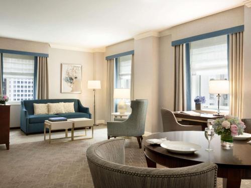 Suite Grand de 1 dormitorio con cama extragrande - Adaptada para personas con movilidad reducida y discapacidad auditiva del hotel Fairmont Olympic. Foto 2