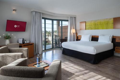 Suite Junior del hotel Exe Estepona Thalasso and Spa - Adults Only. Foto 1