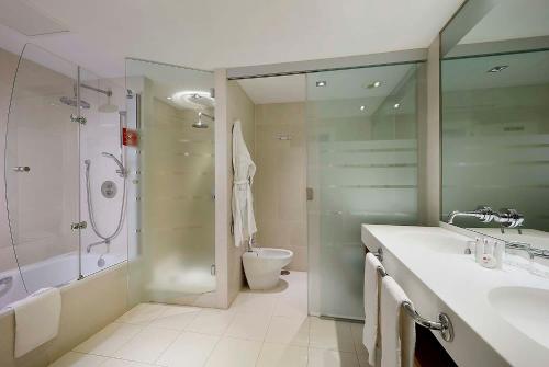 Suite Junior del hotel Exe Estepona Thalasso and Spa - Adults Only. Foto 3