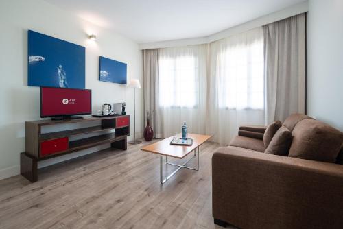 Suite Junior del hotel Exe Estepona Thalasso and Spa - Adults Only. Foto 4