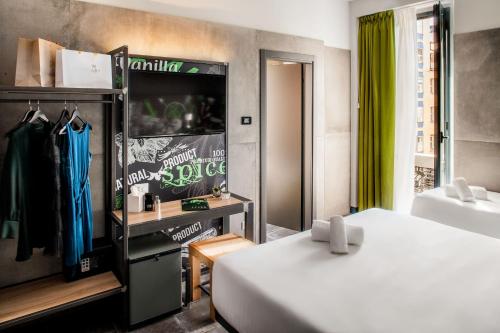 Habitación triple con balcón del hotel Spice Milano. Foto 2