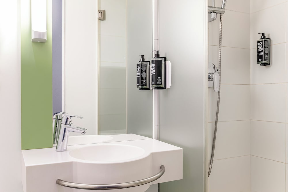 DOBLE - Habitación con dos camas individuales para hasta 2 personas del hotel Ibis Budget Hamburg Quickborn. Foto 8