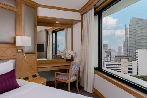 Corner Room with 1 King Bed - 20% off on Food & Beverages del hotel Grand Mercure Bangkok Atrium