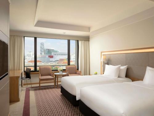 Deluxe Room with 2 Twin Beds - 20% off on Food & Beverages del hotel Grand Mercure Bangkok Atrium. Foto 3