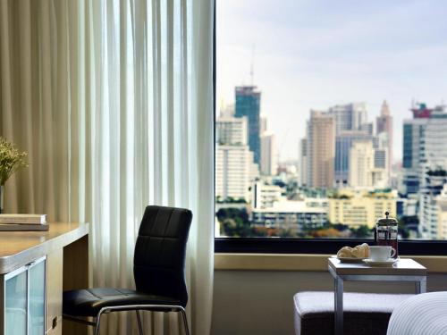 Deluxe Room with 1 King Bed - 15% discount on Food and Soft Beverage del hotel Grand Mercure Bangkok Atrium