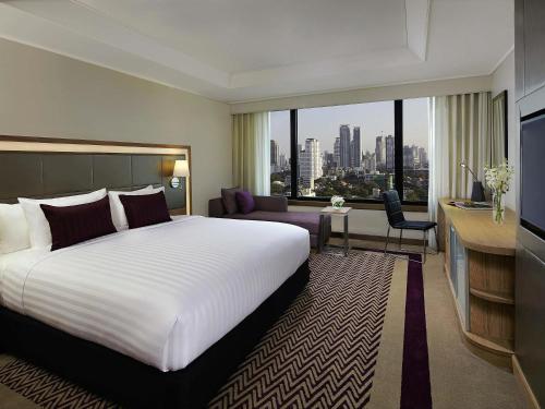 Deluxe Room with 1 King Bed - 15% discount on Food and Soft Beverage del hotel Grand Mercure Bangkok Atrium. Foto 3