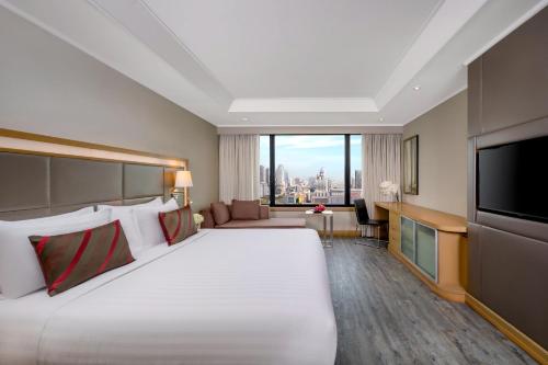 Deluxe Room with 1 King Bed - 20% off on Food & Beverages del hotel Grand Mercure Bangkok Atrium. Foto 5
