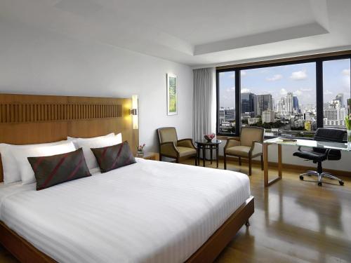 Skyline Room with 1 Kingsize bed, High Floor - 20% off on Food & Beverages del hotel Grand Mercure Bangkok Atrium. Foto 2