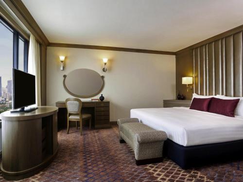 Executive Suite with 1 King Bed, Executive Lounge Access - 20% off on Food & Beverages del hotel Grand Mercure Bangkok Atrium. Foto 5