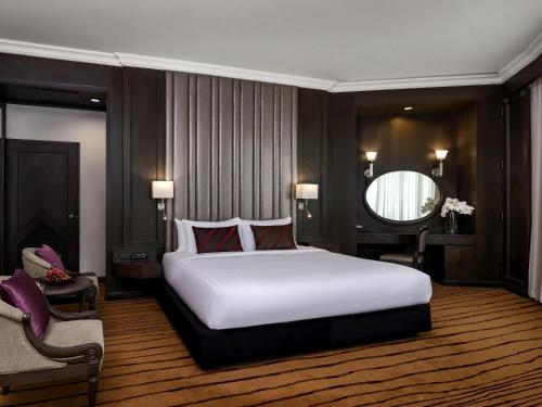 Grand Executive Suite with 1 King Bed, Executive Lounge Access - 20% off on Food & Beverages del hotel Grand Mercure Bangkok Atrium. Foto 3