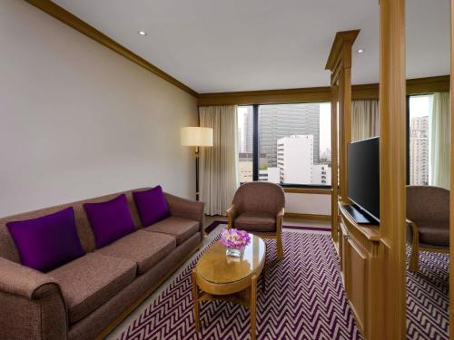 Corner Suite with 1 King Bed, Executive Lounge Access - 20% off on Food & Beverages del hotel Grand Mercure Bangkok Atrium. Foto 2