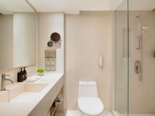 Deluxe Room with 2 Twin Beds - 20% off on Food & Beverages del hotel Grand Mercure Bangkok Atrium. Foto 5