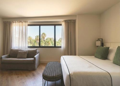 Habitación Triple Deluxe del hotel Molina Lario. Foto 2