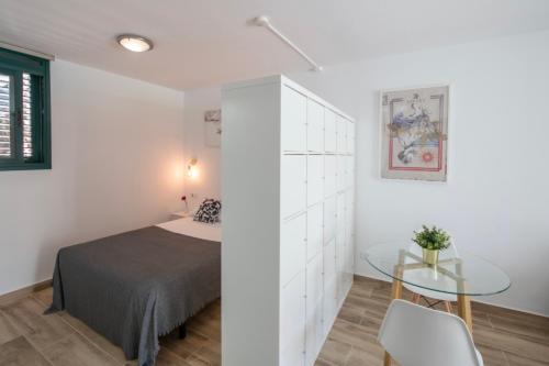 Apartamento Estudio con terraza del hotel Los Rosales. Foto 1