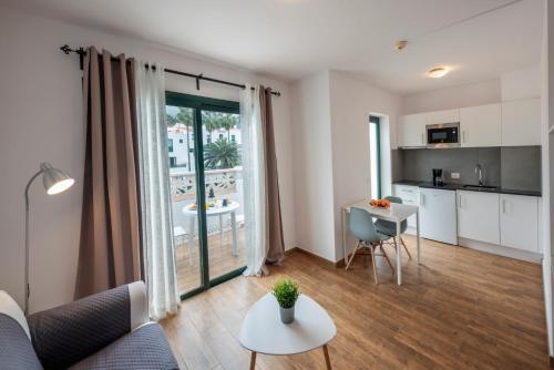 Apartamento Superior de 1 dormitorio, con terraza del hotel Los Rosales. Foto 13