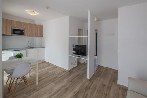 Apartamento Superior de 1 dormitorio, con terraza del hotel Los Rosales. Foto 25