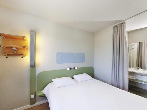 Habitación Doble con cama grande del hotel Ibis Budget Saint Gaudens