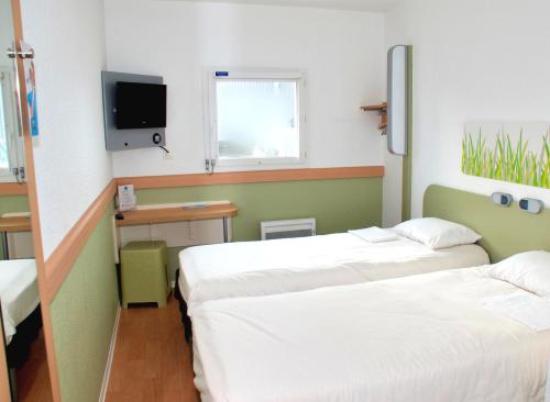 Habitación Doble - 2 camas del hotel Ibis Budget Flers Les Grands Champs. Foto 3