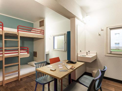 Habitación Combo del hotel Hotelf1 Paris Saint Ouen Marché Aux Puces. Foto 3