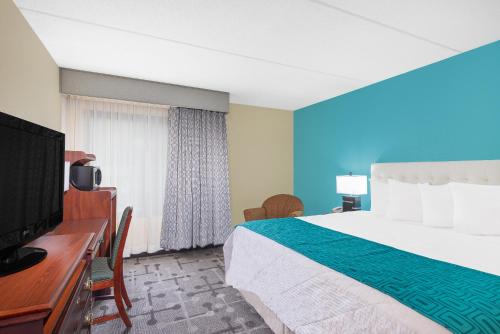 Habitación - 1 cama extragrande - No fumadores del hotel Howard Johnson By Wyndham Saugerties. Foto 1