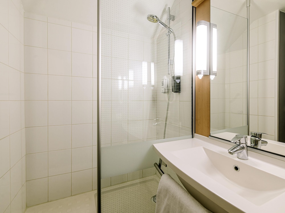 Habitación Doble del hotel Ibis Avignon Centre Gare. Foto 5